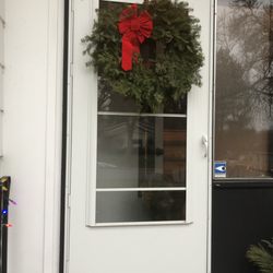 Frattallone's Hardware - Basic large wreath with bow!