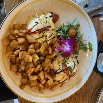 Bistrology - Eggs Benedict with bacon - Breakfast & Brunch Near Me - Miramar Beach, Florida