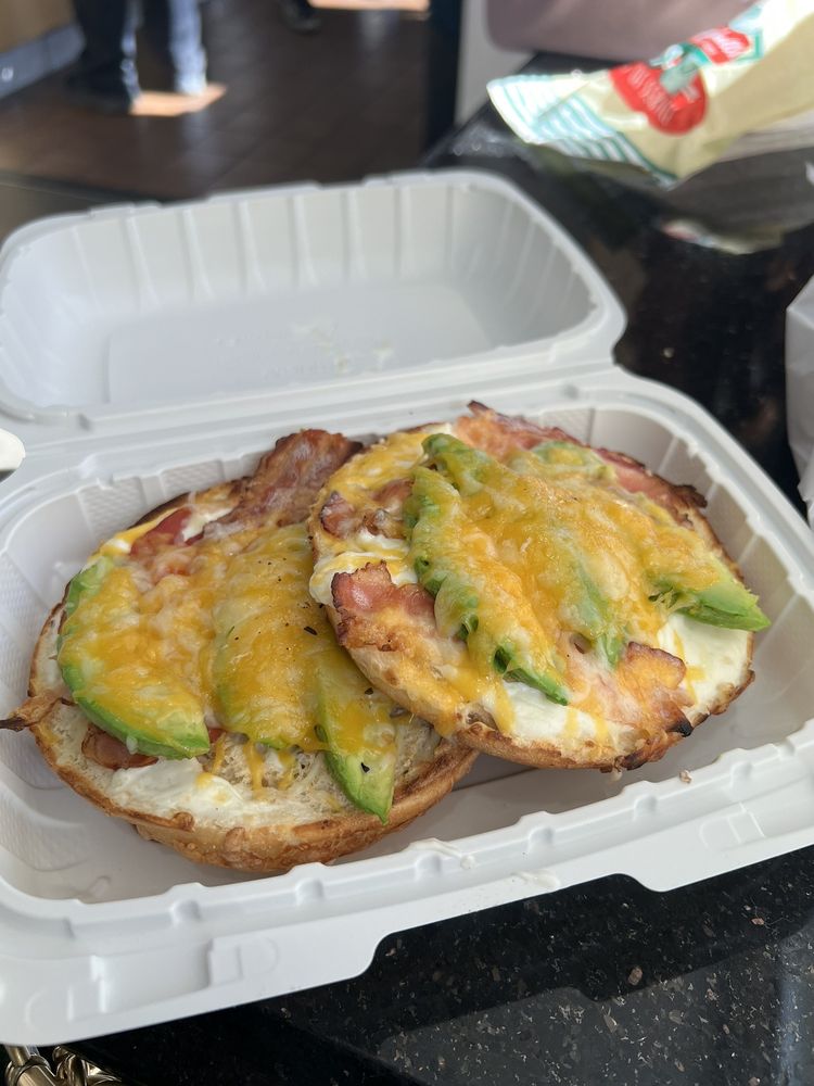 WINCHELL’S DONUT HOUSE Updated August 2024 11 Reviews 818 W