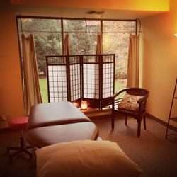 Northwest Injury Care - Hands On Treatment Room
