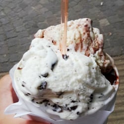 Gelateria Malibù - Coppetta 3,50€ stracciatella, cookie e cioccolato