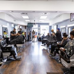 Cuttingkings Barbershop - Great atmosphere.
