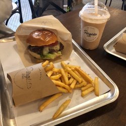 Siirgista Bros - Cheeseburger & fries with a milkshake