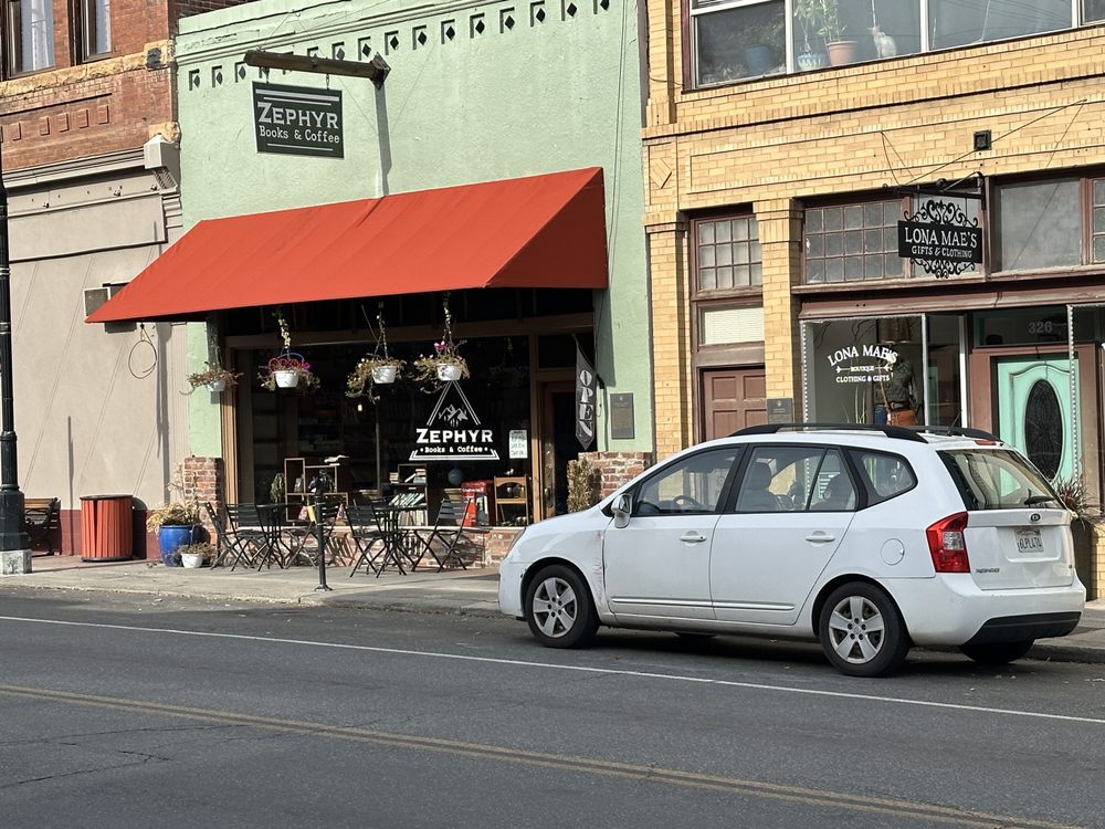 Zephyr Books & Coffee Logo