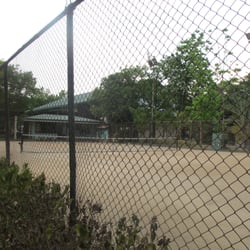 Merville Sports and Tennis Club - The tennis court