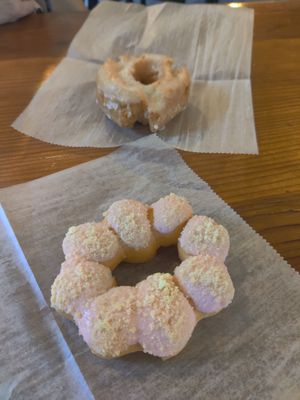 Sandy's Donuts by null