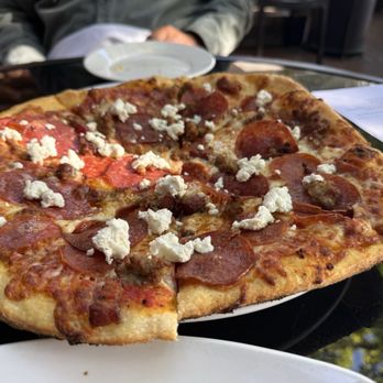 Sogno Di Vino - Con Carne Pizza - Pepperoni, Fennel Sausage, Salami, Pancetta, Mozzarella, Goat Chees - Pizza Near Me - Poulsbo, Washington Sogno Di Vino - Con Carne Pizza - Pepperoni, Fennel Sausage, Salami, Pancetta, Mozzarella, Goat Chees - Pizza Near Me - Poulsbo, Washington