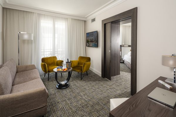 Hotel Canberra (le) by null