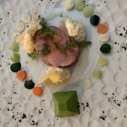 Restaurante ES Raco D'es Teix - Poached veal loin with vegetable vinaigrette, arugula mousse and Parmesan crisps