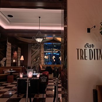 Tre Dita - Waiting area for tr we dita - Italian Near Me - Chicago, Illinois