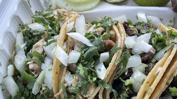 Los Carnalitos Food Truck by null