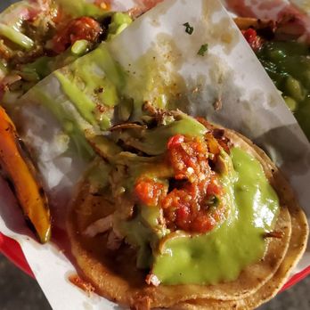 Tacos El Pablano - Adobada Street Tacos - Street Vendors Near Me - Tijuana, BCN
