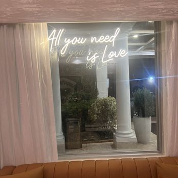 Akbar Restaurant - Waiting area - Indian Near Me - Garden City, New York
