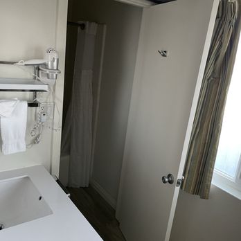 Kings Inn San Diego - Bathroom - San Diego, CA