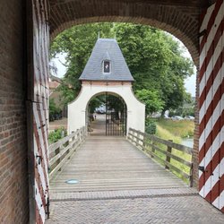 Kasteel Huis Bergh - From the castle into town