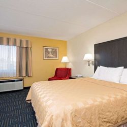 Days Inn by Wyndham Mounds View Twin Cities North - Guest room