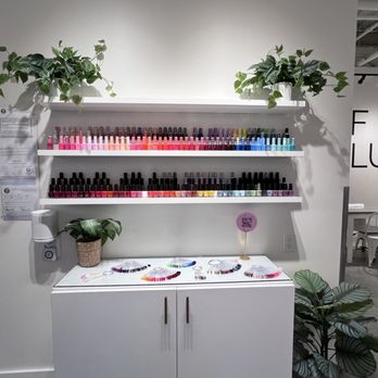 The W Nail Bar - Bridge Park - Nail Salons Near Me - Dublin, Ohio