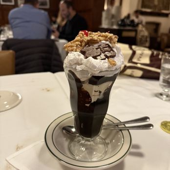 Peter Luger Steak House - Ice cream sundae - Steakhouses Near Me - Great Neck, New York Peter Luger Steak House - Ice cream sundae - Steakhouses Near Me - Great Neck, New York