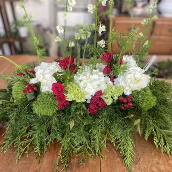 Magpie's Garden - Holiday flowers - Florists Near Me - Onancock, Virginia