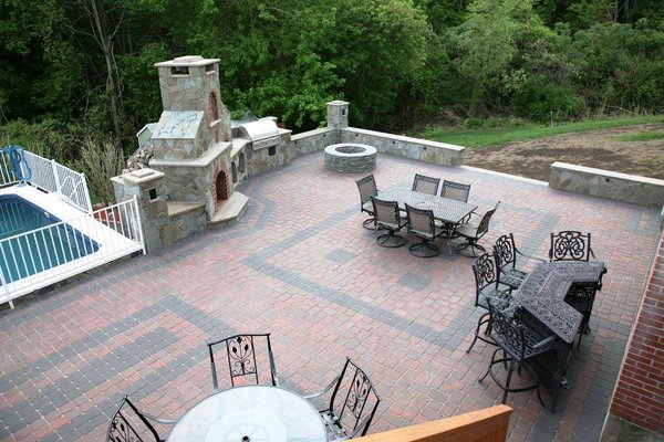 Entertainment and patio deck with grilling area for for visiting friends and relaxation. - This area of the backyard comes with a full outside kitchen, fireplace and entertainment area.