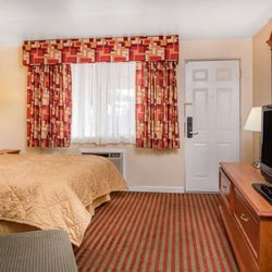 Travelodge by Wyndham Klamath Falls - Guest room