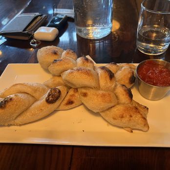 Cultivo - Bostones - Pizza Near Me - Ukiah, California