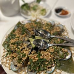 Pho Ngoc Yen II - Grilled Green Mussels With Green Onions & Peanuts