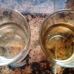 Beaumont Market - Healthy Sauvignon Blanc on left and oxydized glass on right.
