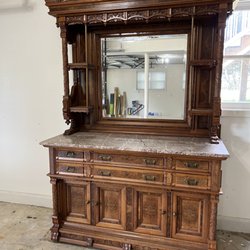 Corner Nest Antique Mall - Looking for a buyer for this piece; must pick up.