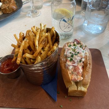 The Hampton Social - Naples - Maine Lobster roll - New American Near Me - Naples, Florida The Hampton Social - Naples - Maine Lobster roll - New American Near Me - Naples, Florida