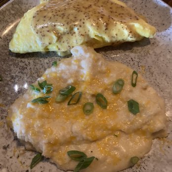 District Kitchen & Cocktails - Boudin Omelette Brunch - New American Near Me - Austin, Texas