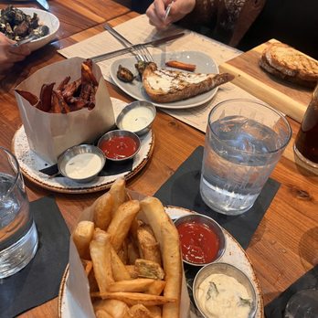 GRANVILLE - Sweet Potato Fries and Premium French Fries - New American Near Me - Pasadena, California GRANVILLE - Sweet Potato Fries and Premium French Fries - New American Near Me - Pasadena, California