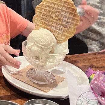 Vanda Cucina - Vanilla gelato with sweet cream and a cookie. - Italian Near Me - Warwick, Rhode Island Vanda Cucina - Vanilla gelato with sweet cream and a cookie. - Italian Near Me - Warwick, Rhode Island