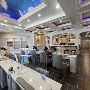 C’est Bon Nails - Manicure stations - Nail Salons Near Me - Willowbrook, Illinois