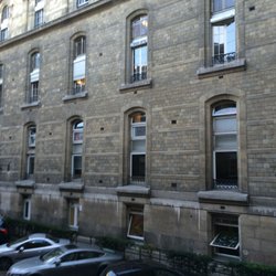 Hôpital Hôtel-Dieu - Bars on the top floor windows!