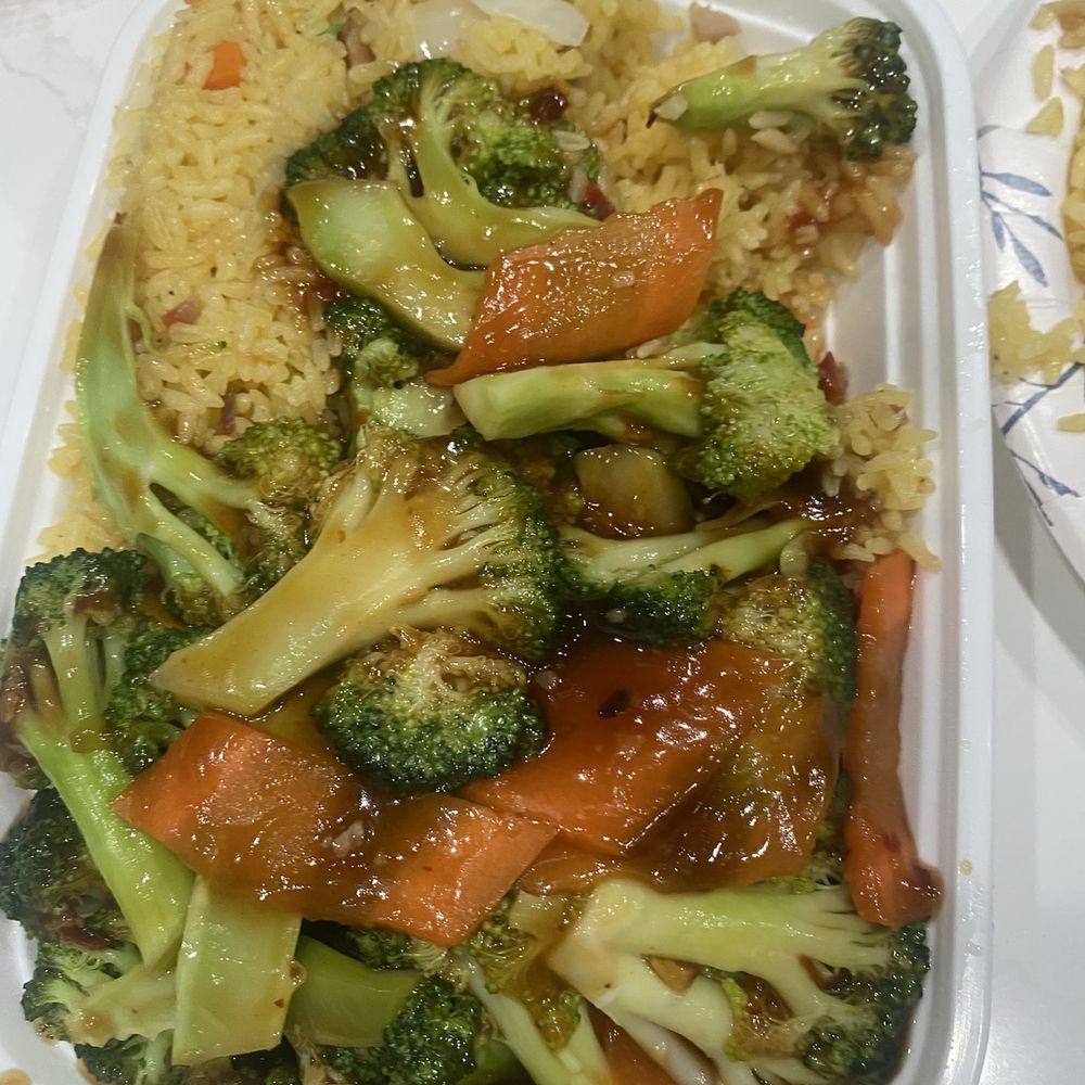 Bamboos - Garlic Broccoli combo (with fried rice) - Chinese Near Me - Gainesville, Florida Bamboos - Garlic Broccoli combo (with fried rice) - Chinese Near Me - Gainesville, Florida