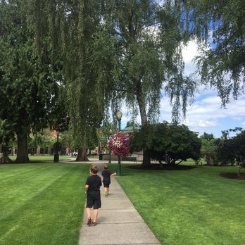 Pioneer Park - Walking through the park towards the play set area - Parks Near Me - Puyallup, Washington