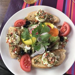 Auberge du Lavoir - Goat cheese salad as a starter