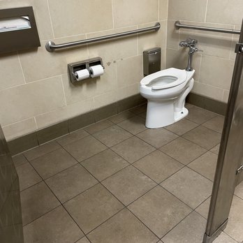 Smart & Final Extra! - The ladies room, spotless! - Grocery Near Me - Murrieta, California