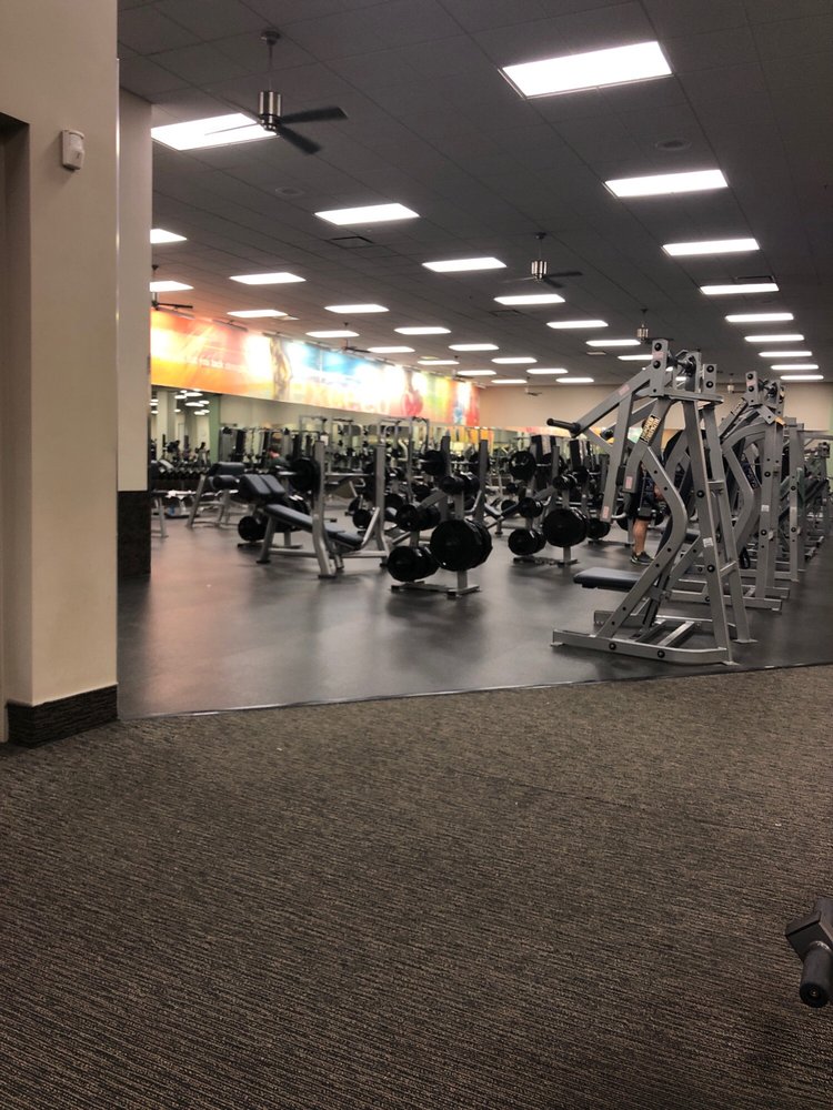 LA FITNESS 27 Photos & 126 Reviews Gyms 2030 York Rd, Oak Brook