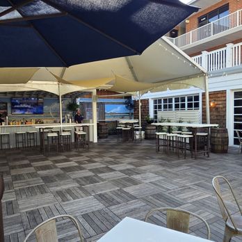 Ryleigh's Oyster - Outside dining - Seafood Near Me - Hunt Valley, Maryland