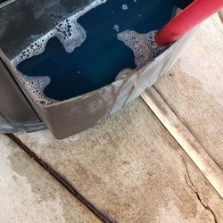 Murphy USA - The windshield cleaning fluid is actually blue!