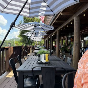 Maple Creek On The Water - Outside dining - American Near Me - Ten Mile, Tennessee