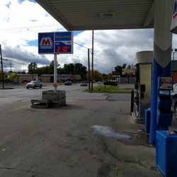 Eighth Street Marathon - View from the street. Prices are usually competitive.