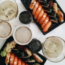 Mama Ye's Sjövikstorget - Familjesushi, 30 bitar, 250 kr.