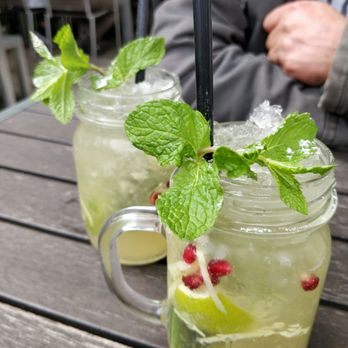 Co Do Bistro - Hausgemachte Limo. Umwerfend. Frische Ingwer Streifen, Granatapfelkerne und Minze - Vietnamese Near Me - Munich, BY Co Do Bistro - Hausgemachte Limo. Umwerfend. Frische Ingwer Streifen, Granatapfelkerne und Minze - Vietnamese Near Me - Munich, BY