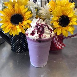 Luna Berry Farms - Blueberry milkshake