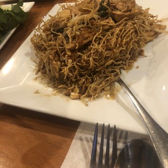 Lanxang Star Restaurant - Rad Na Mee Krob (Crispy Yellow Noodles w/ Gravy) - Thai Near Me - Dracut, Massachusetts Lanxang Star Restaurant - Rad Na Mee Krob (Crispy Yellow Noodles w/ Gravy) - Thai Near Me - Dracut, Massachusetts
