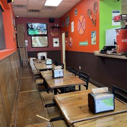 DoubleDave's Pizzaworks - Inside tables