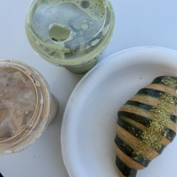 Paris En Rose - Iced vanilla latte, iced matcha latte, and pistachio croissant - Cafes Near Me - Del Mar, California Paris En Rose - Iced vanilla latte, iced matcha latte, and pistachio croissant - Cafes Near Me - Del Mar, California